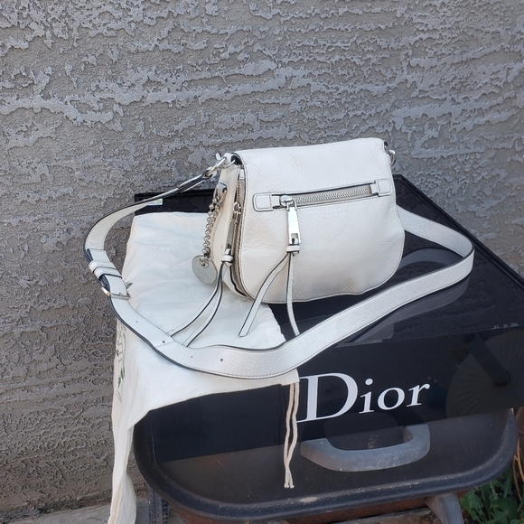 Marc Jacobs Empire City Leather Messenger Bag - Picture 2 of 16